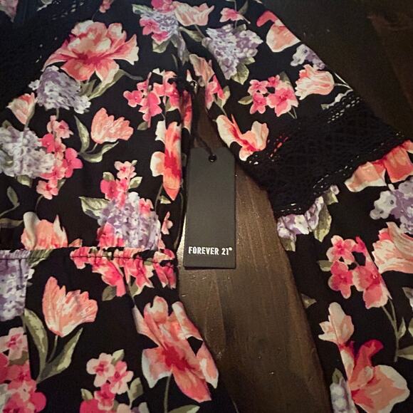 ⭐️ Forever 21 Pretty Black Floral Print Playsuit Long Sleeve Romper Boho Small - Picture 8 of 13